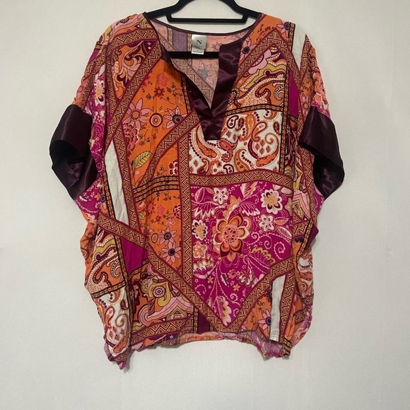 Natori LIKE NEW oversized slouchy paisley colorful satin trim blouse size L - Picture 1 of 5